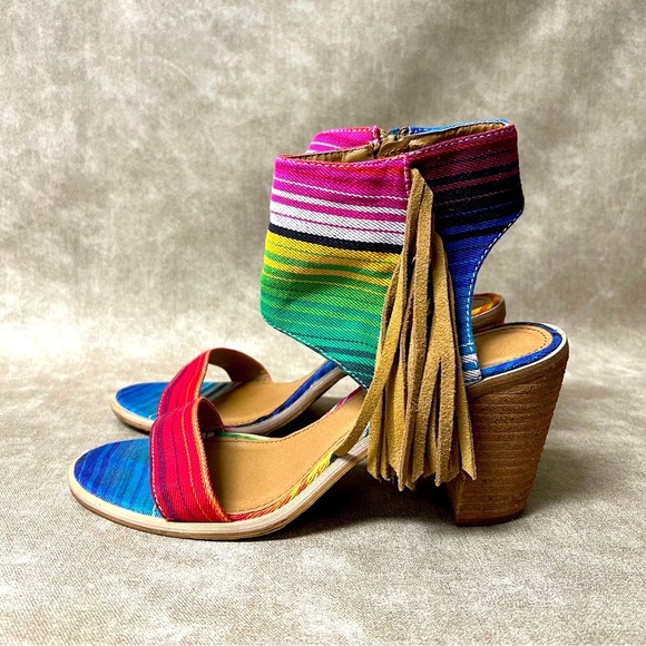 Very Volatile Serape Fringe Sandals -
Size 8 - Picture 1 of 7